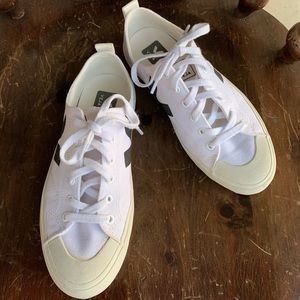 Veja Nova Sneakers